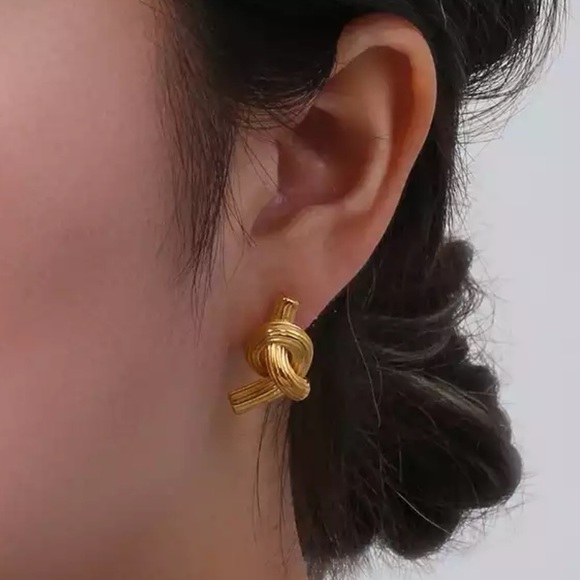 NEW KNOT STUD 18K GOLD EARNINGS, NICE EARRINGS, CUTE EARRINGS - Picture 3 of 6